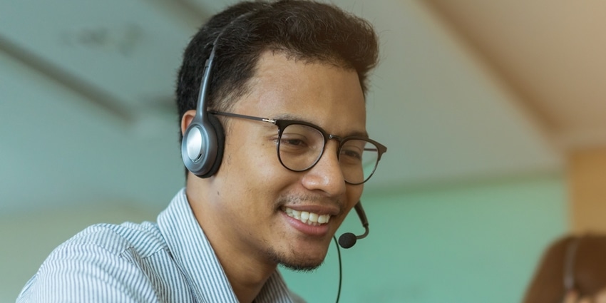 How to Prioritize Agent Wellbeing in the Hybrid Contact Center