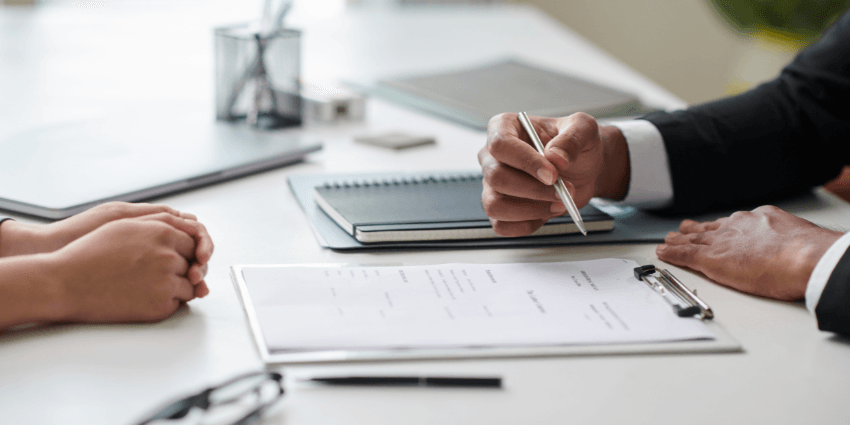 Contact center agent using AI-powered workforce engagement tools to improve performance and reduce workload