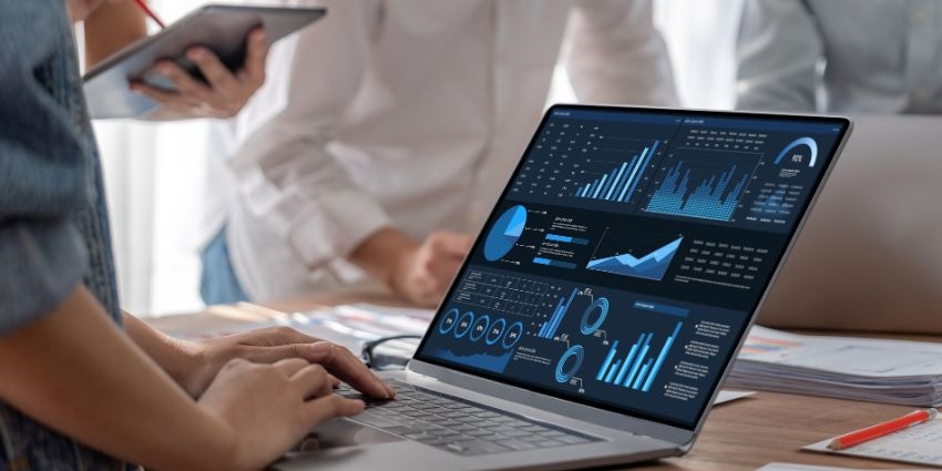 customer data overload signal vs noise analytics customer data strategy decision making with data CX analytics performance 2026 ai